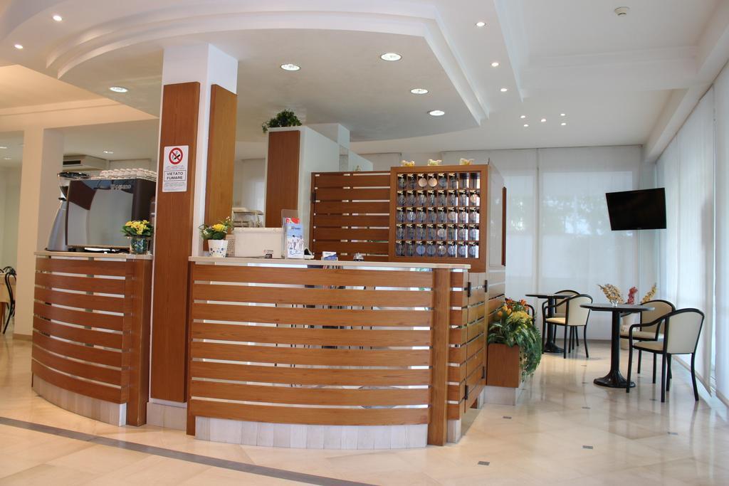 Hotel Massimo Riccione Exteriör bild