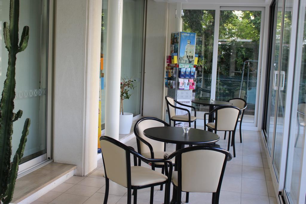 Hotel Massimo Riccione Exteriör bild