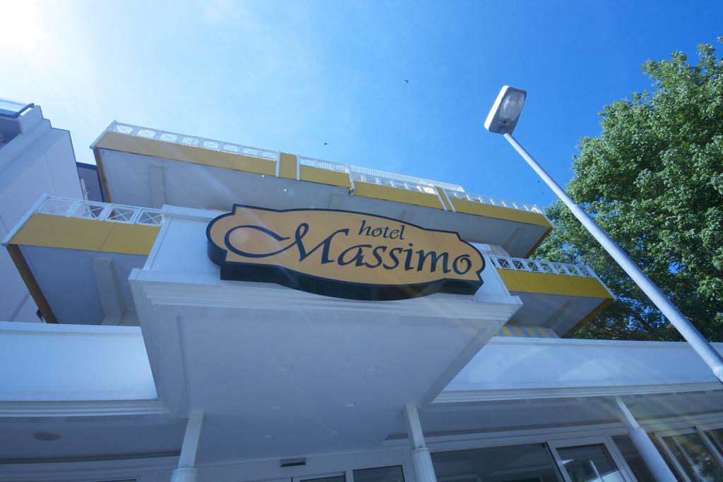 Hotel Massimo Riccione Exteriör bild