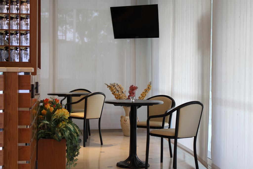 Hotel Massimo Riccione Exteriör bild