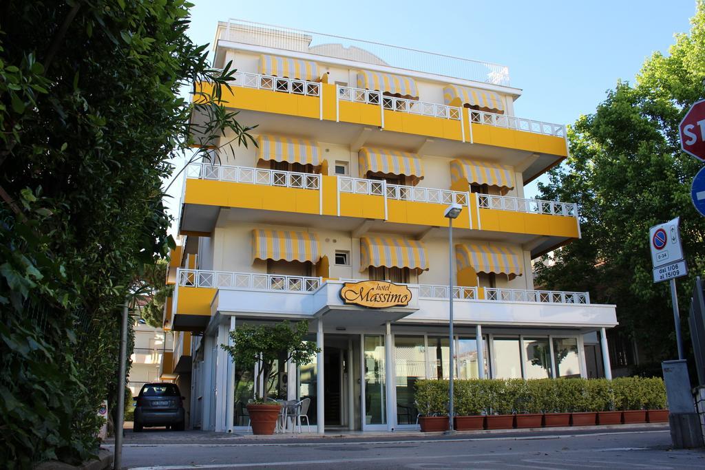 Hotel Massimo Riccione Exteriör bild