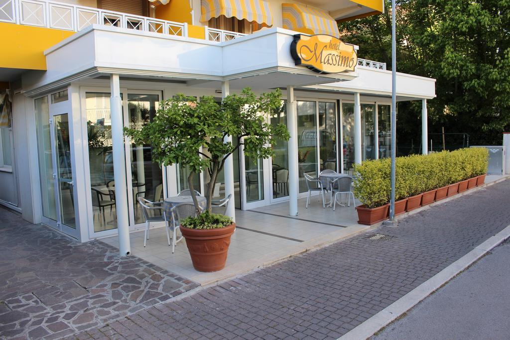 Hotel Massimo Riccione Exteriör bild